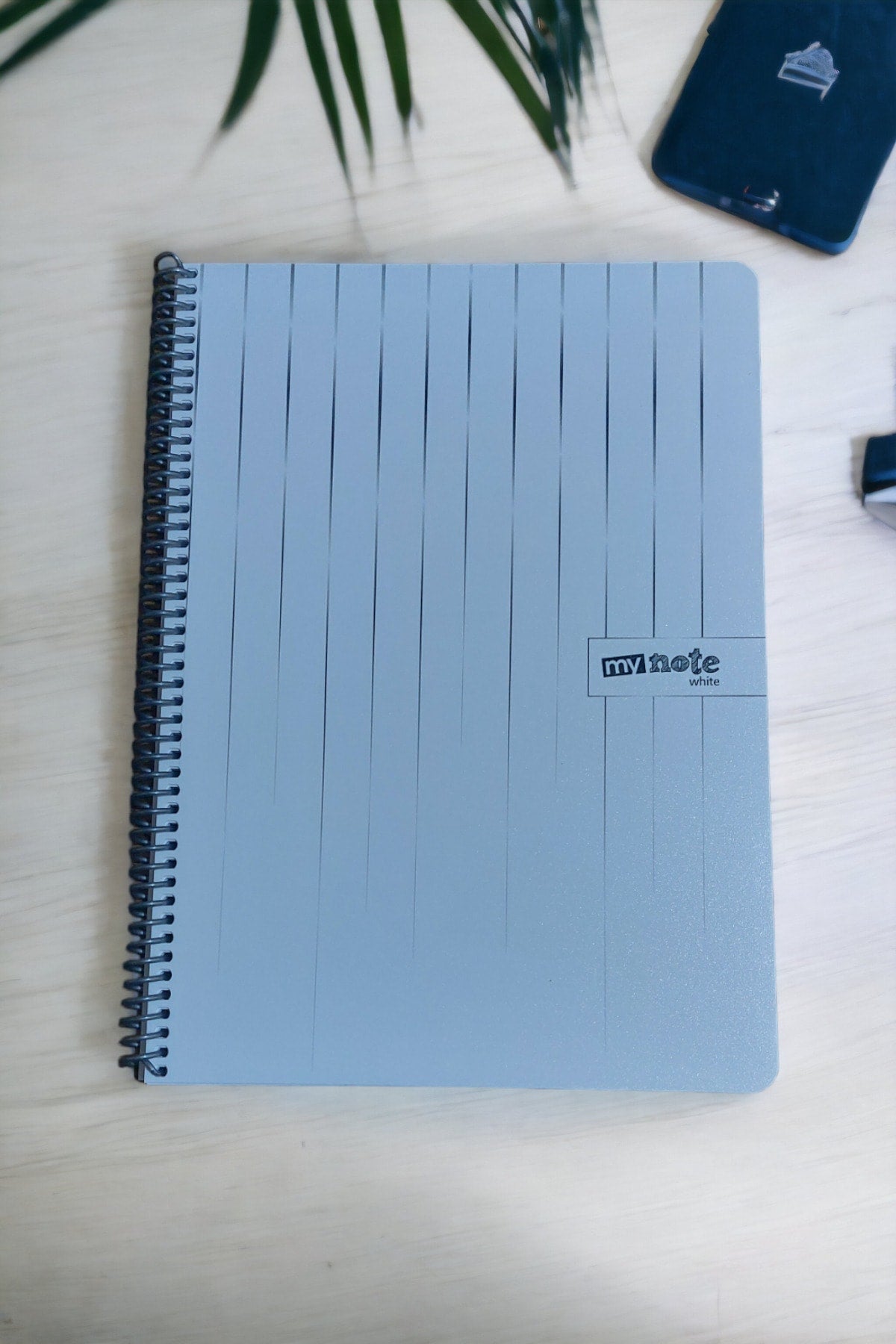 A4 BEYAZ KAPAK ÇİZGİLİ DEFTER 80 YAPRAK TELLİ PLASTİK KAPAK
