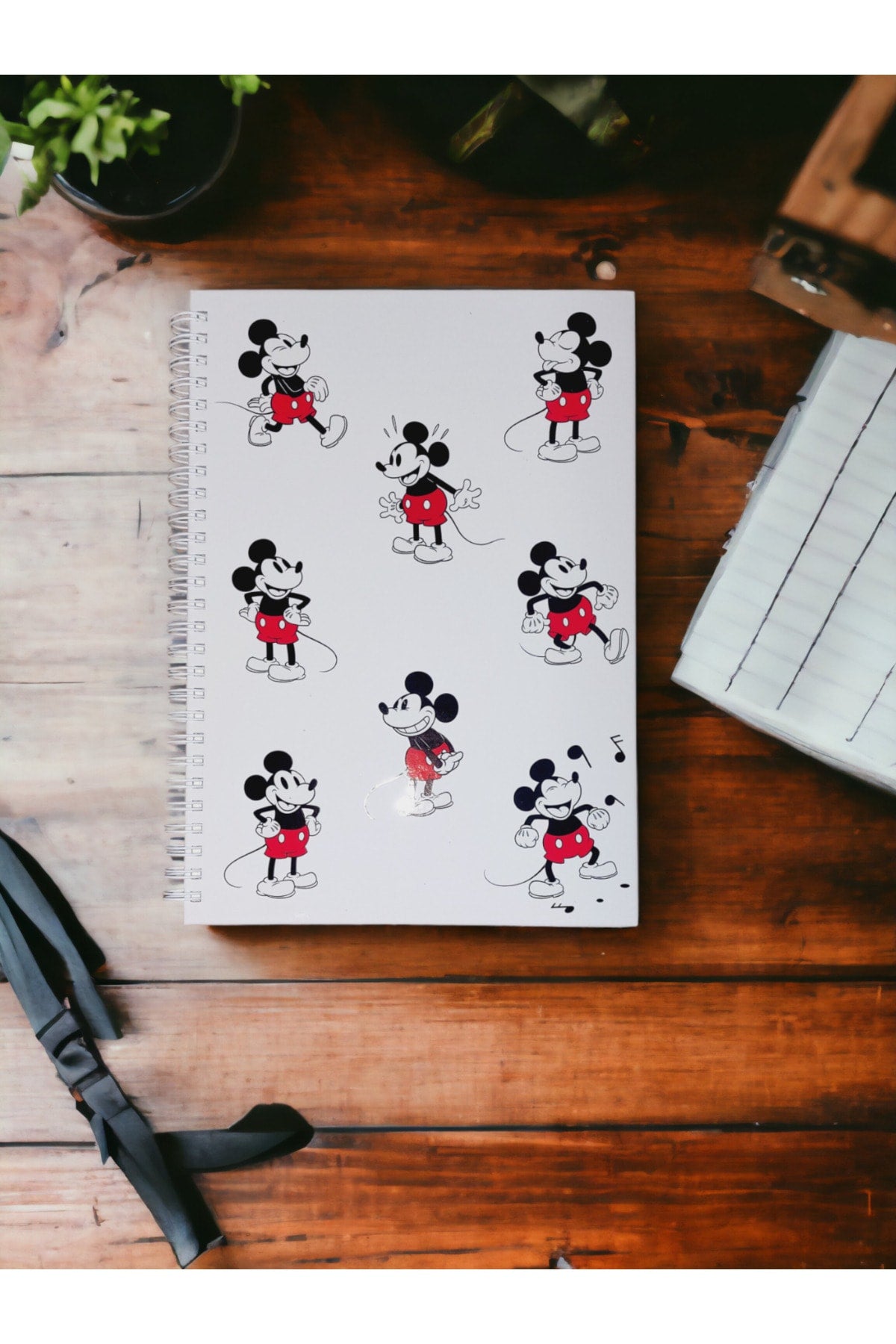 17x24 CM 72 SAYFA ÇİZGİLİ SERT KAPAK MİCKEY MOUSE TELLİ DEFTER İVORY RENK 70 GR KAĞIT